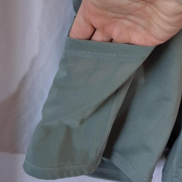 Reebox Green biker shorts with pockets sz med polyester and spandex - Picture 2 of 6